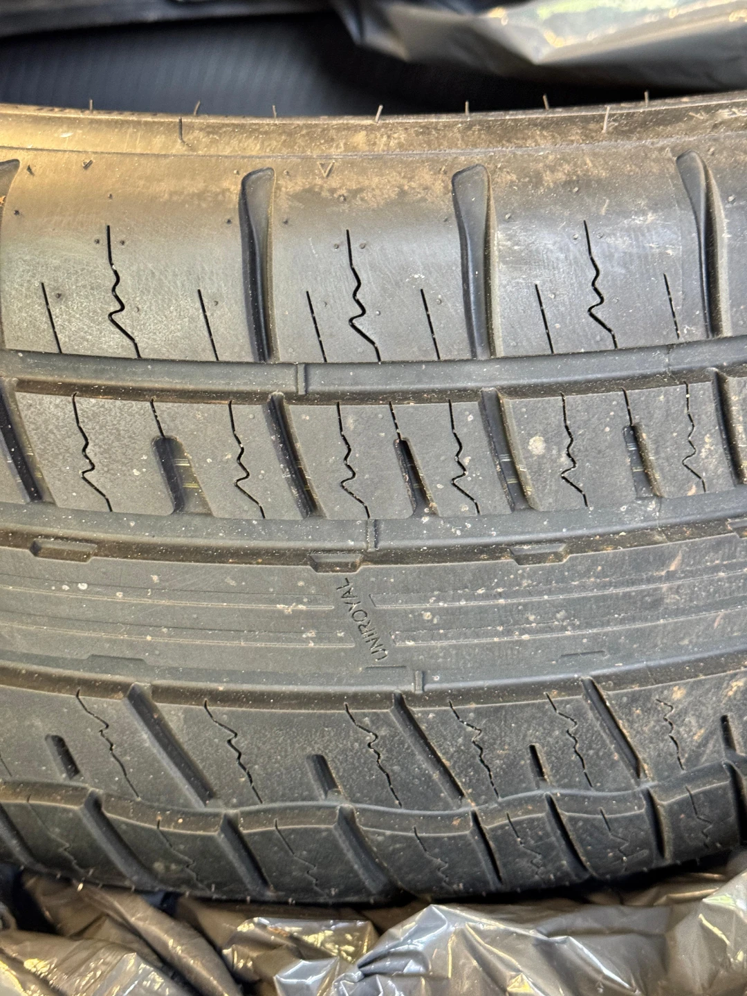 Uniroyal Power Paw All-Season Tires - 235/45 R18 - photo 5