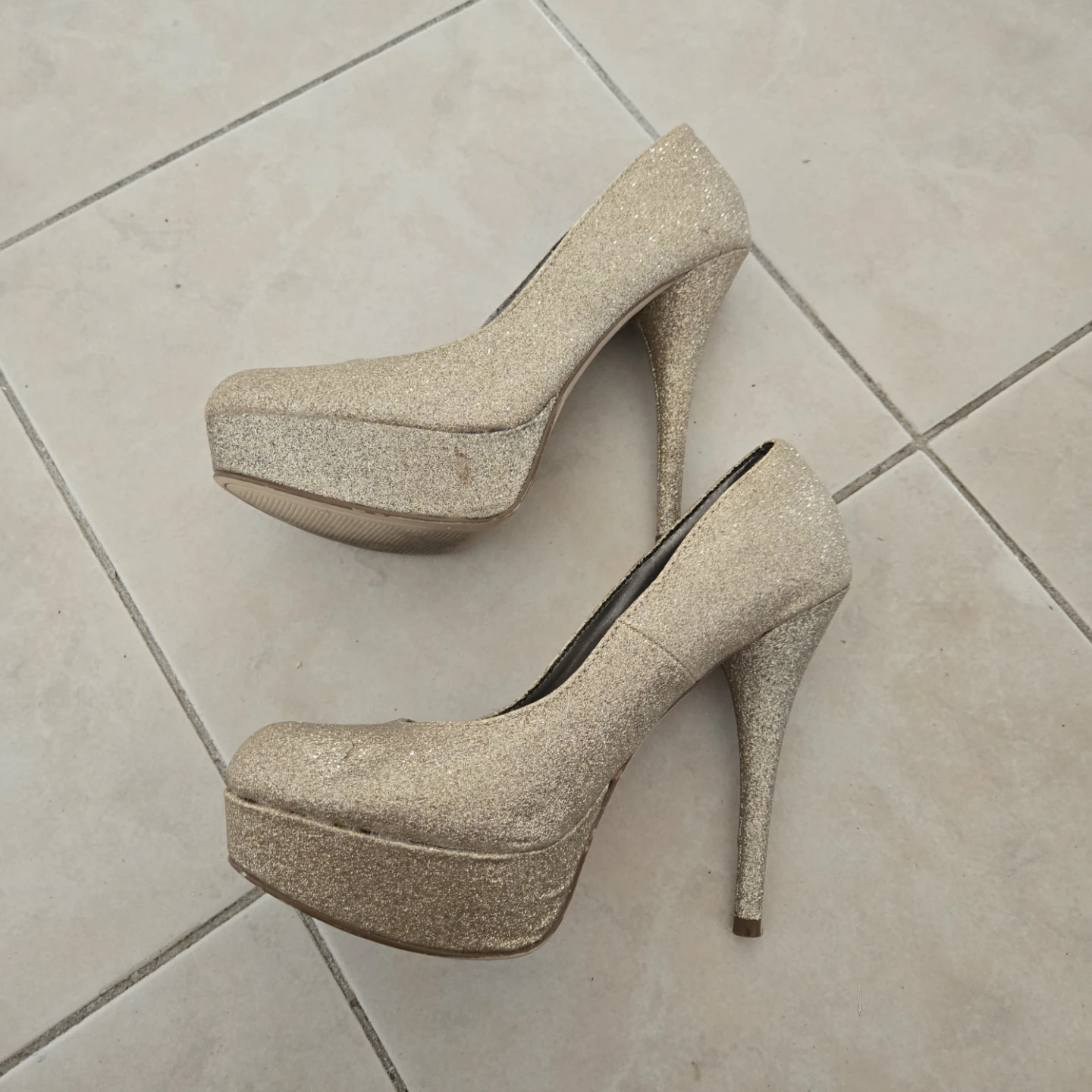 Steve Madden TRASH Glitter Platform Heels Size 8 Gold - photo 4