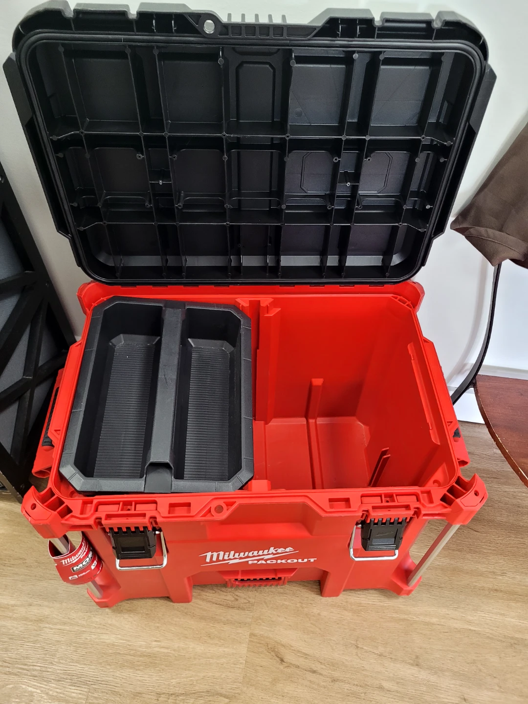 Milwaukee PACKOUT 22 in. XL Tool Box - photo 2