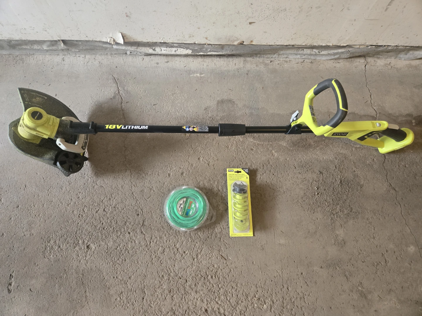 RYOBI weed trimmer 18V