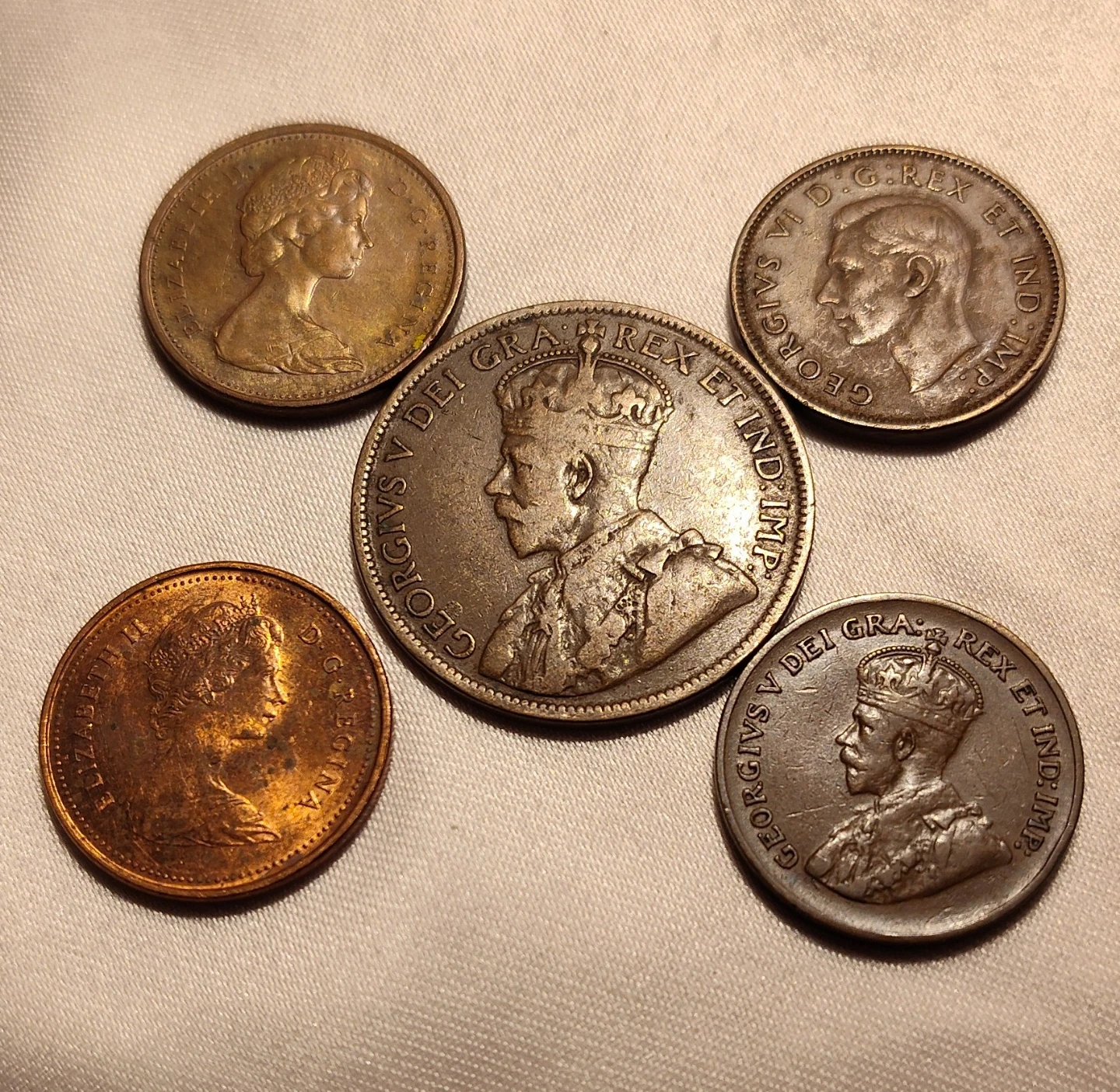 Collection of 5 Canadian Pennies. Sets of five Canadian Cents.