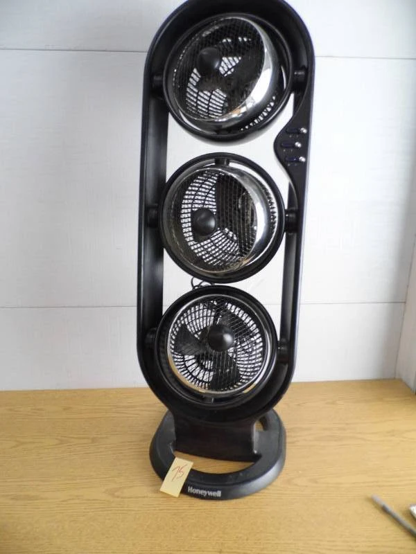 Honeywell Triple Tower Fan $80 *Mint Condition* - photo 2