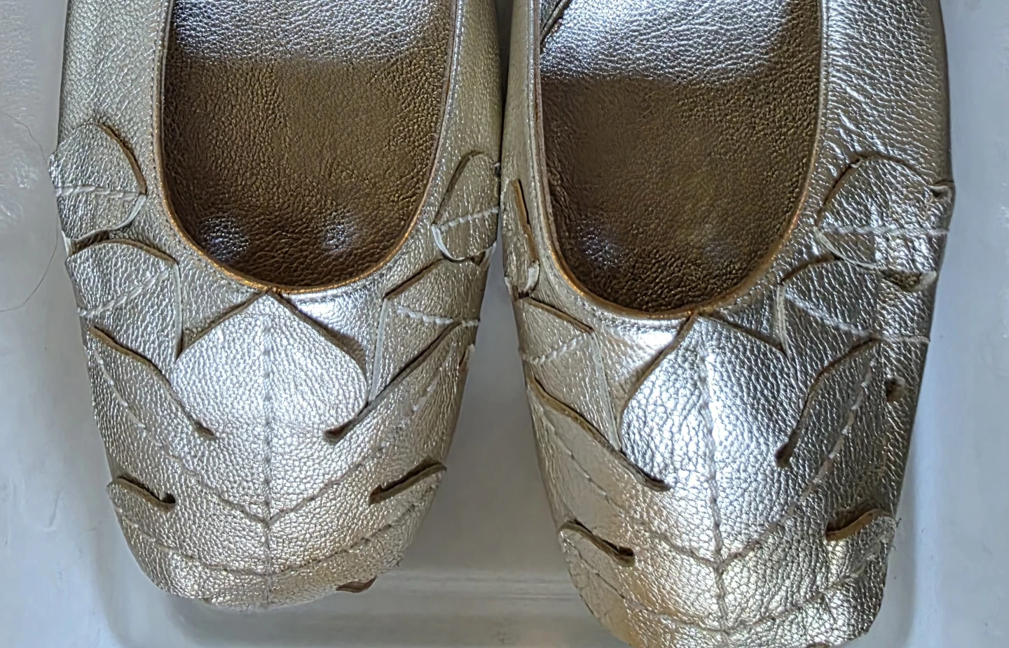 Salvatore Ferragamo Gold Leather Leaf Detail Ballet Flats