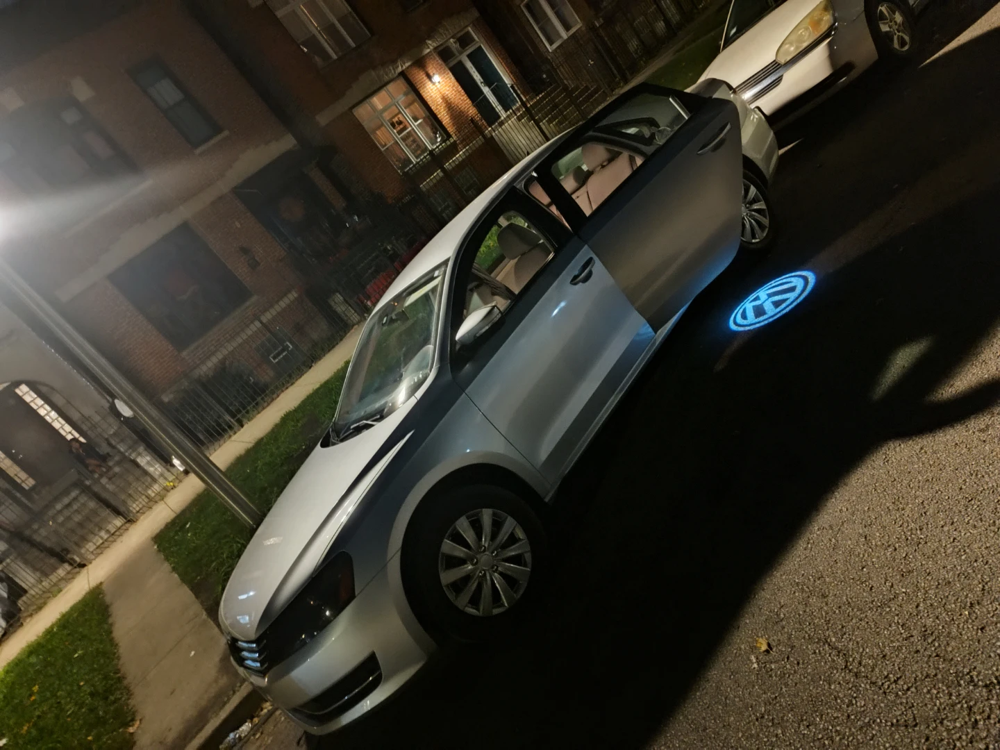 Silver Volkswagen Passat Sedan - photo 2