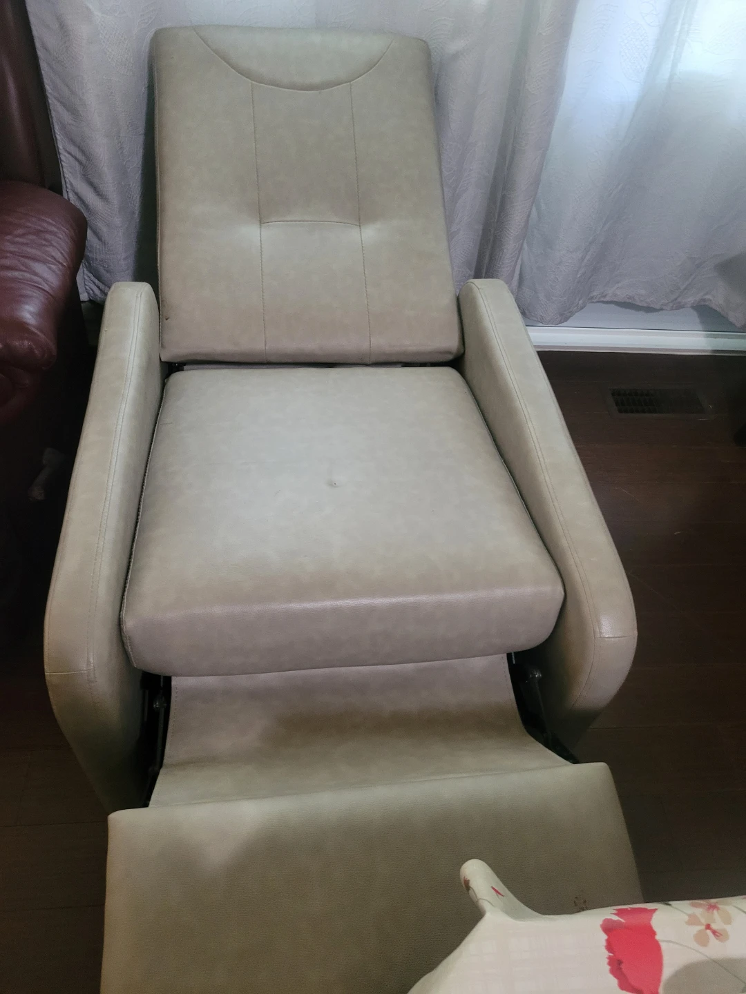 Beige Recliner Chair - photo 2