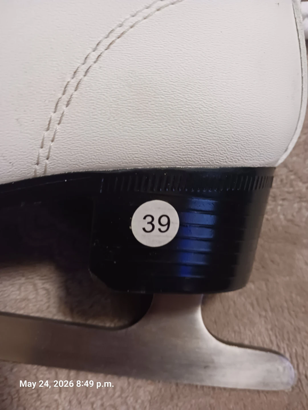 Decathlon Oxelo White Ice Skates Size 39 - photo 3