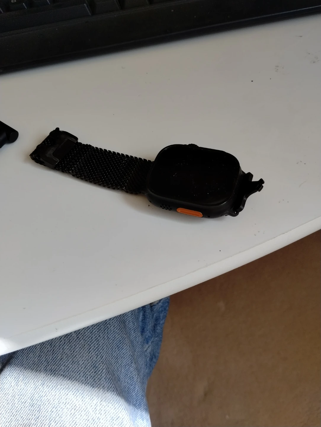 Black Smartwatch with Metal Band - photo 2