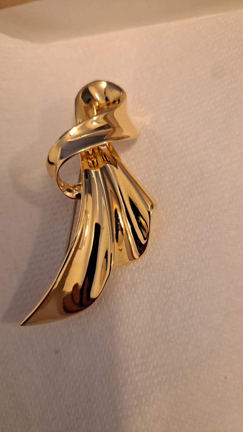 New Gold Tone Ribbon Brooch - photo 2