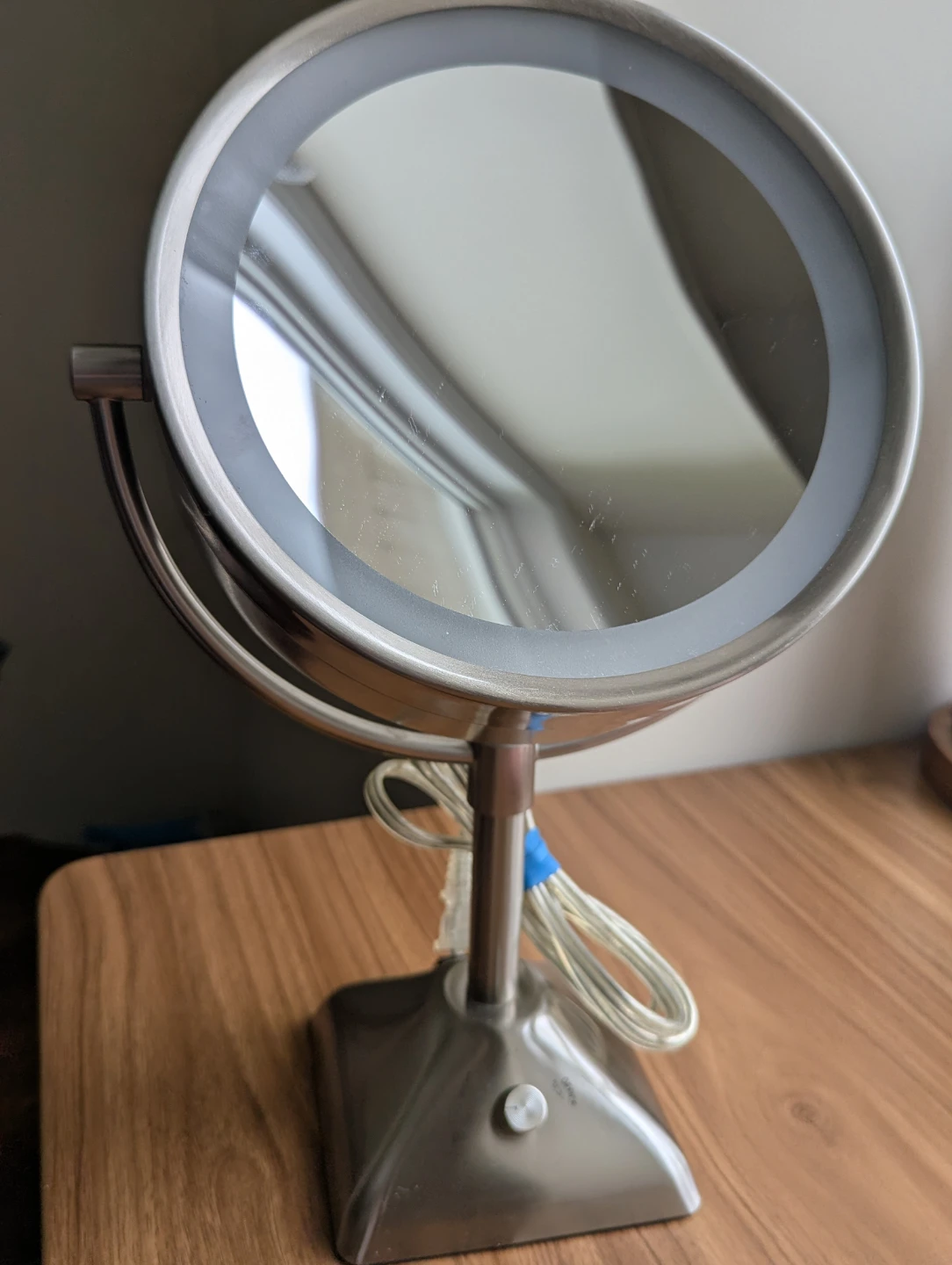 Lit Vanity Mirror - photo 2