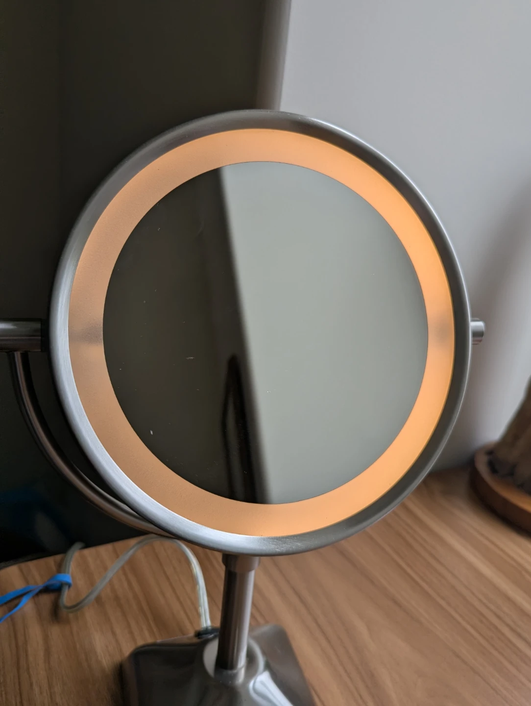 Lit Vanity Mirror - photo 3