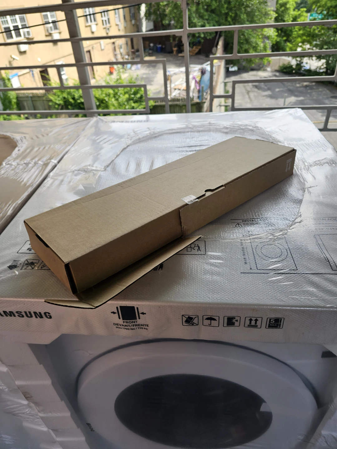 New Samsung washer and gas dryer set with stacking kit - photo 4