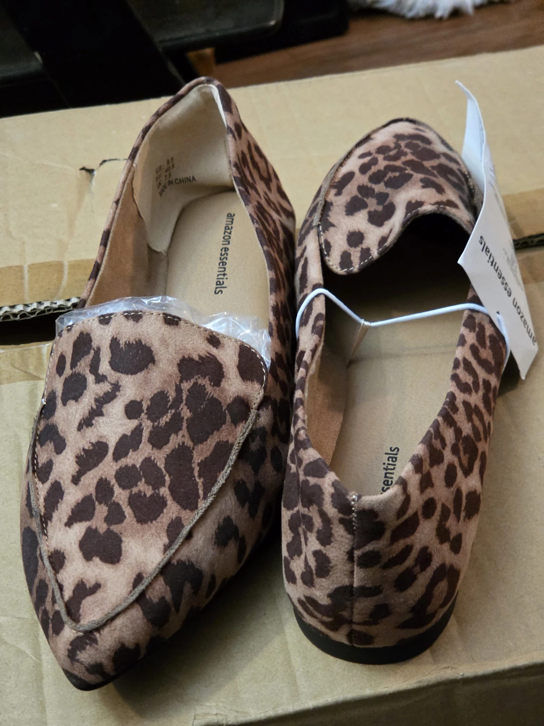 Amazon Essentials Leopard Print Pointed Flats Size 8.5 - photo 3