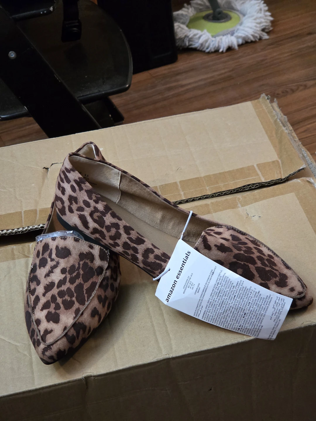 Amazon Essentials Leopard Print Pointed Flats Size 8.5 - photo 4