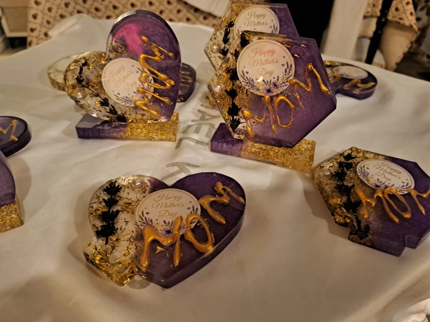 Resin Mom "Happy Mother's Day" Display Piece - photo 2