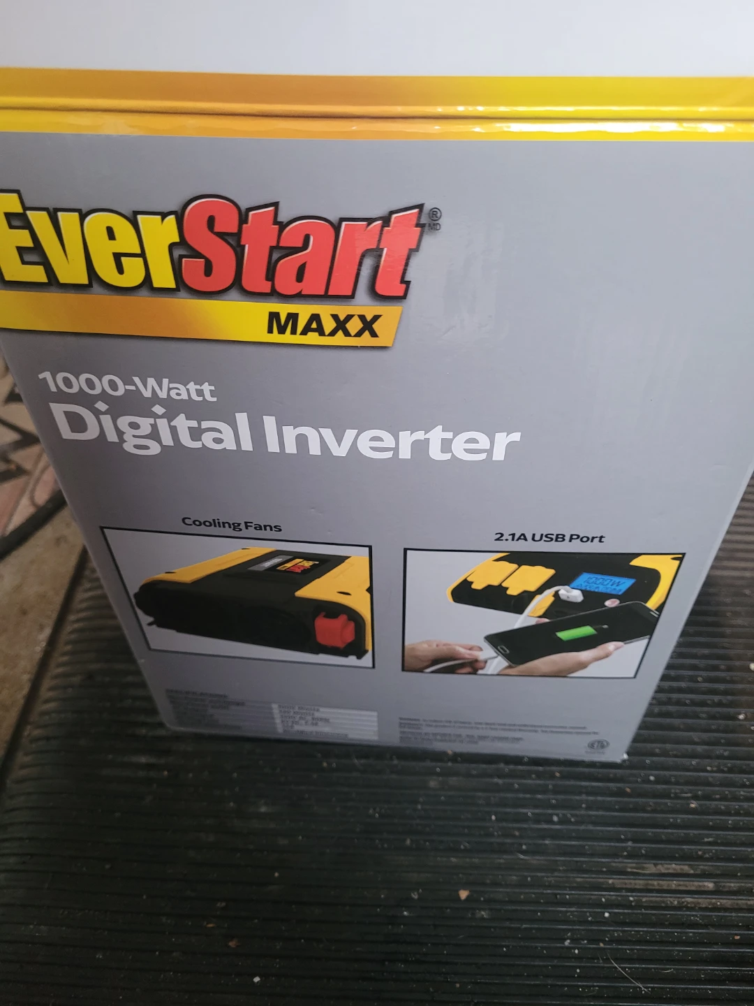 EverStart Maxx 1000-Watt Digital Power Inverter