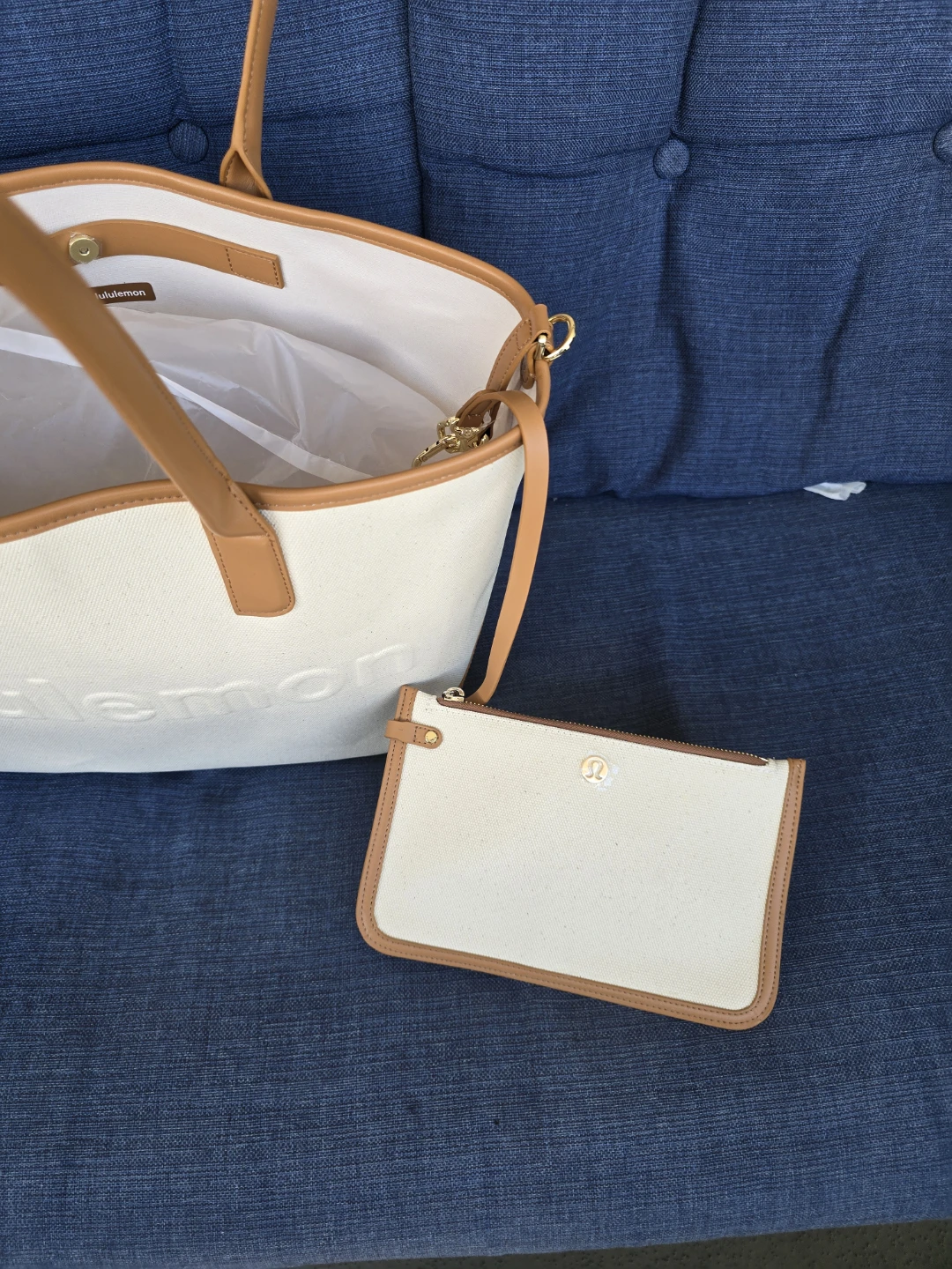 Lululemon Tote Bag with Pouch - worn once - photo 3
