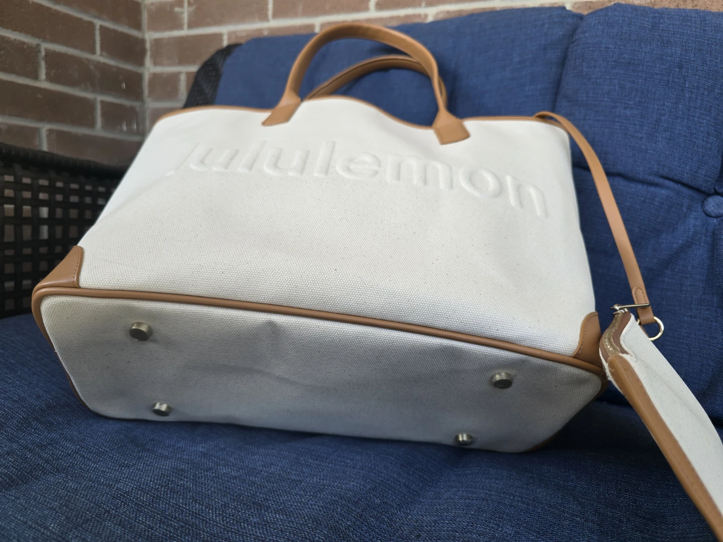 Lululemon Tote Bag with Pouch - worn once - photo 5