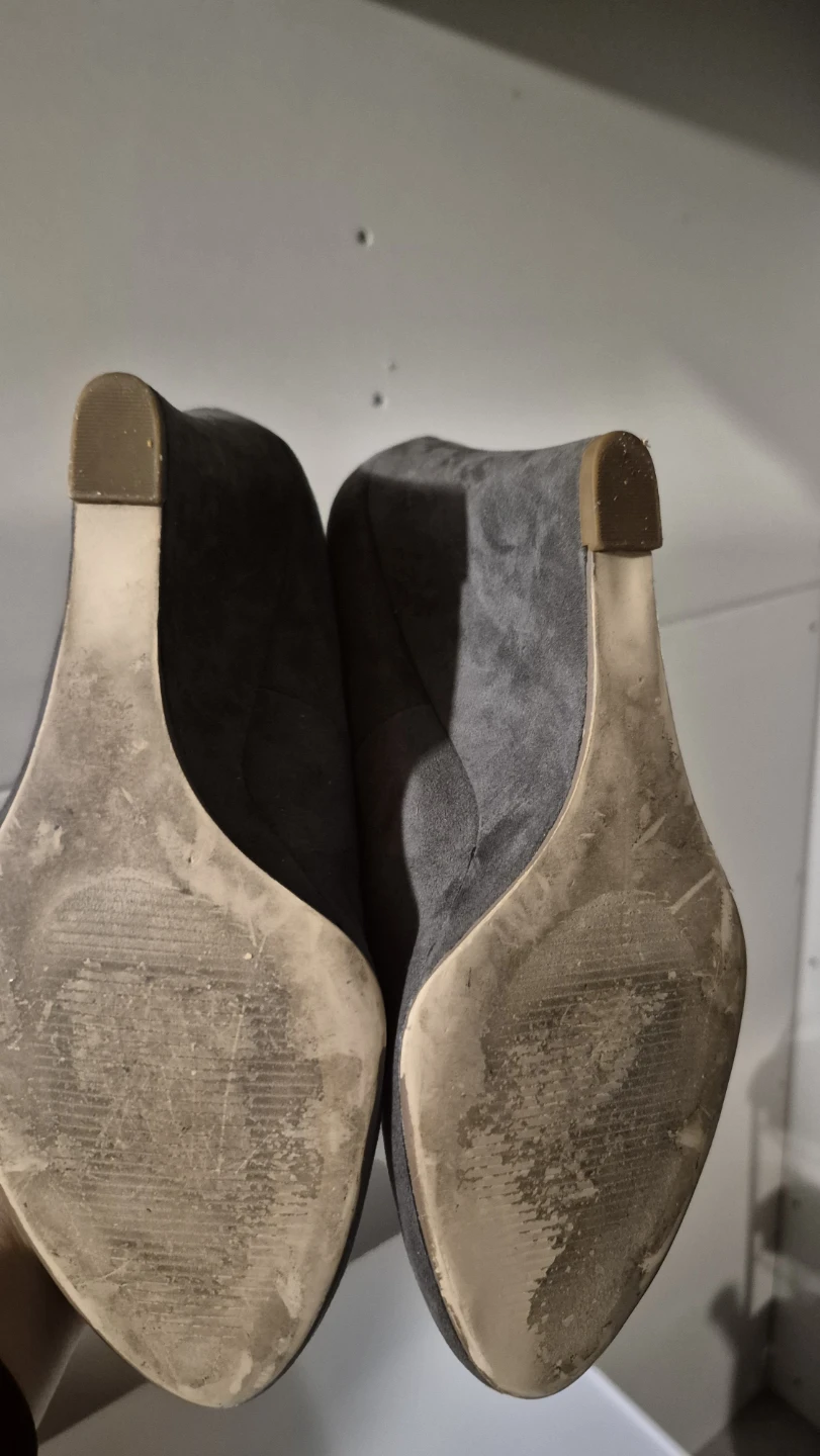 Grey Suede Wedge Heels - photo 3