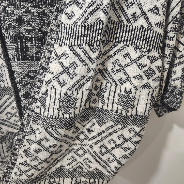 Pink Rose Black and White Tribal Pattern Knit Cardigan - photo 2