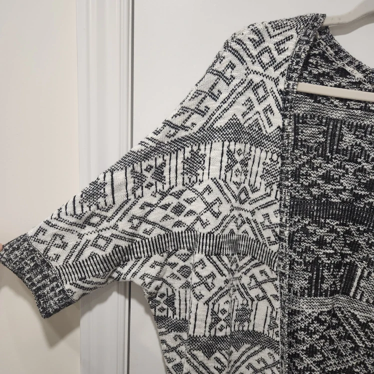 Pink Rose Black and White Tribal Pattern Knit Cardigan - photo 3