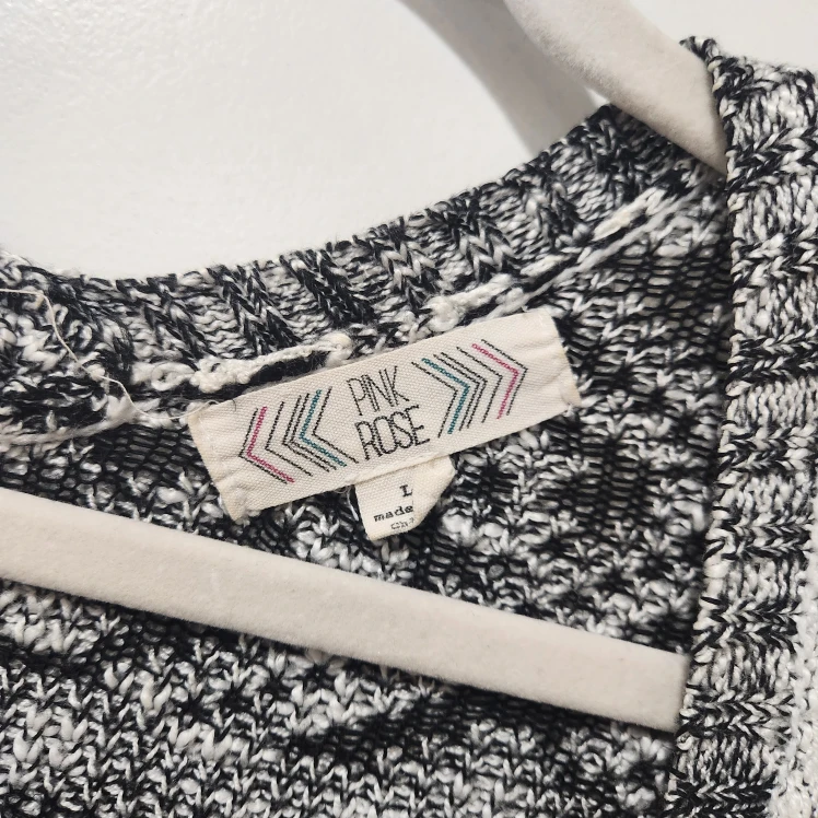 Pink Rose Black and White Tribal Pattern Knit Cardigan - photo 5