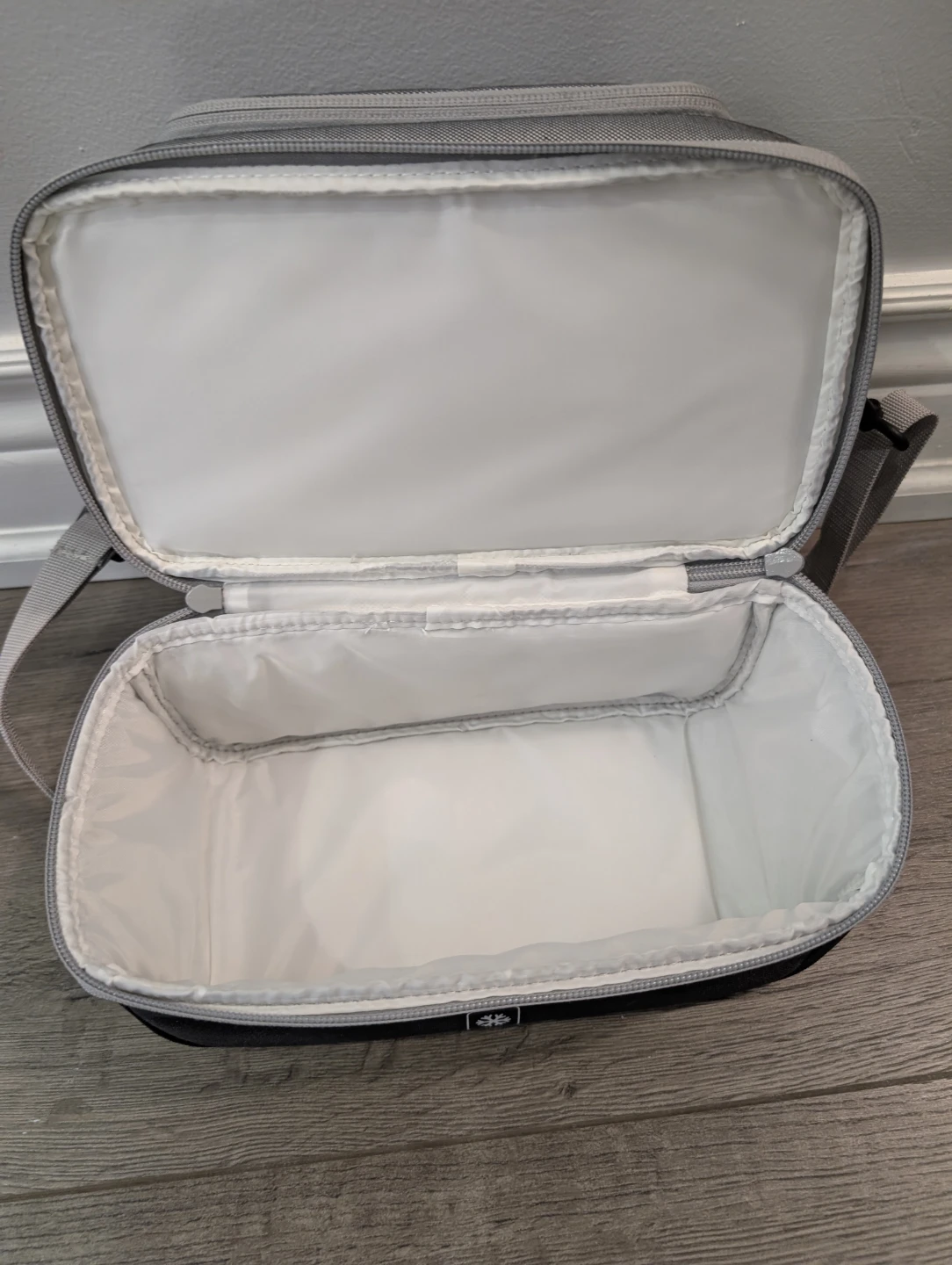 EUC - Quechua 4.4L Lunch Box - photo 3