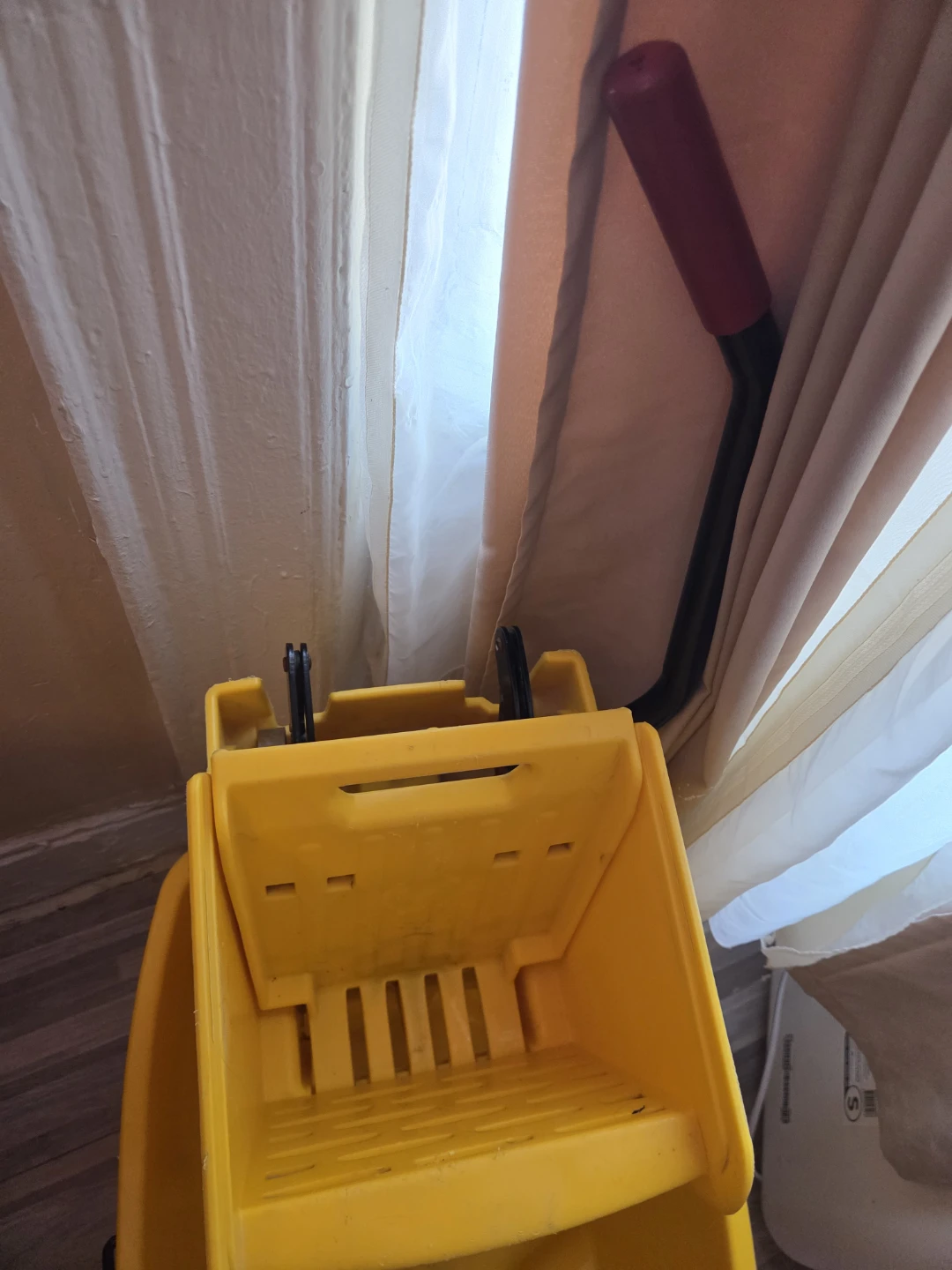 Rubbermaid Commercial Mop Bucket and Wringer - photo 2