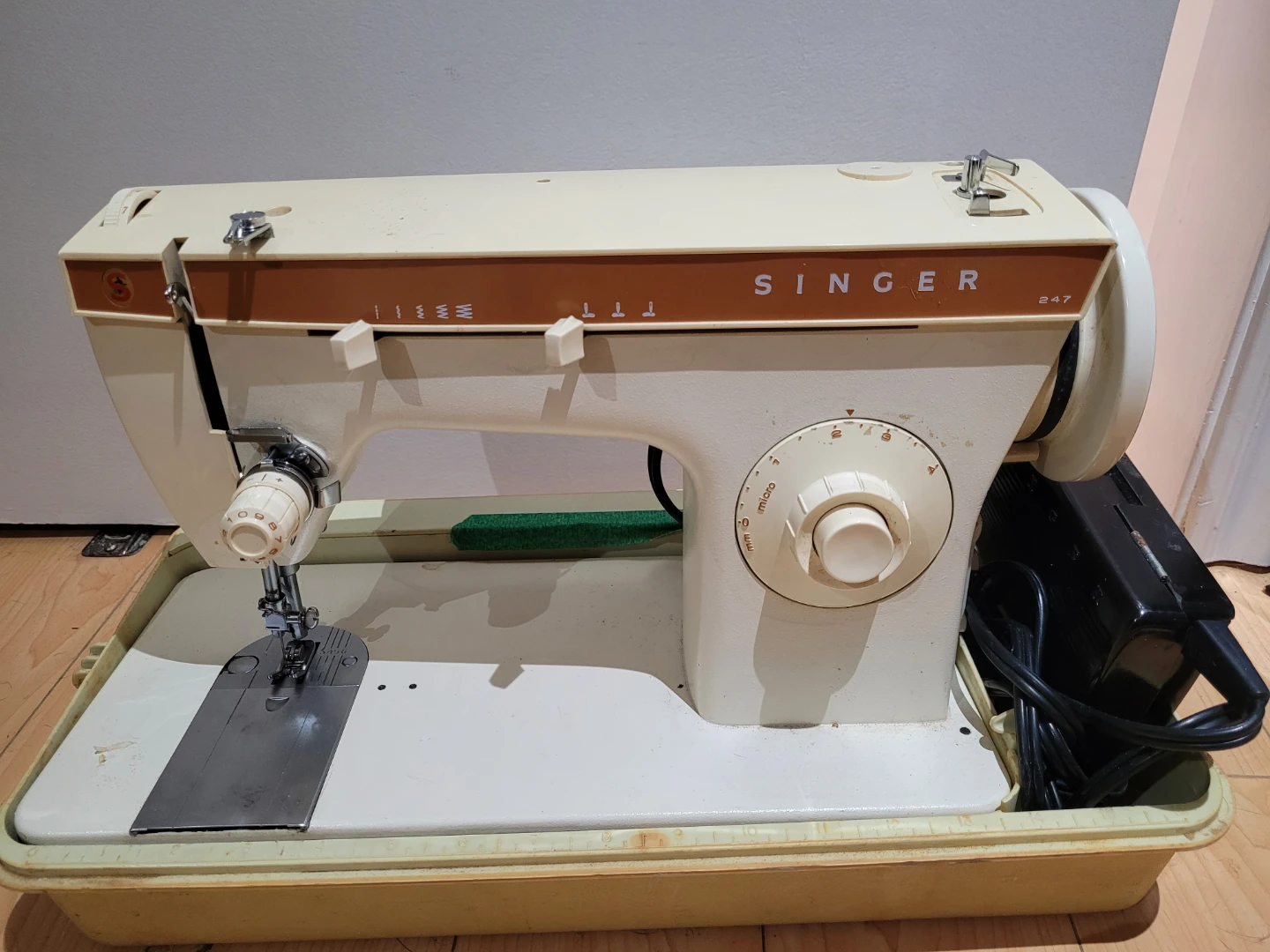 Singer 247 Sewing Machine