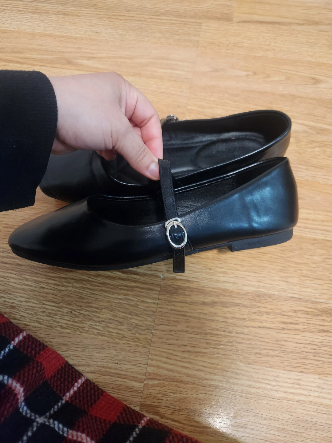 Women’s Black Flat Shoes – Size 8 - photo 2