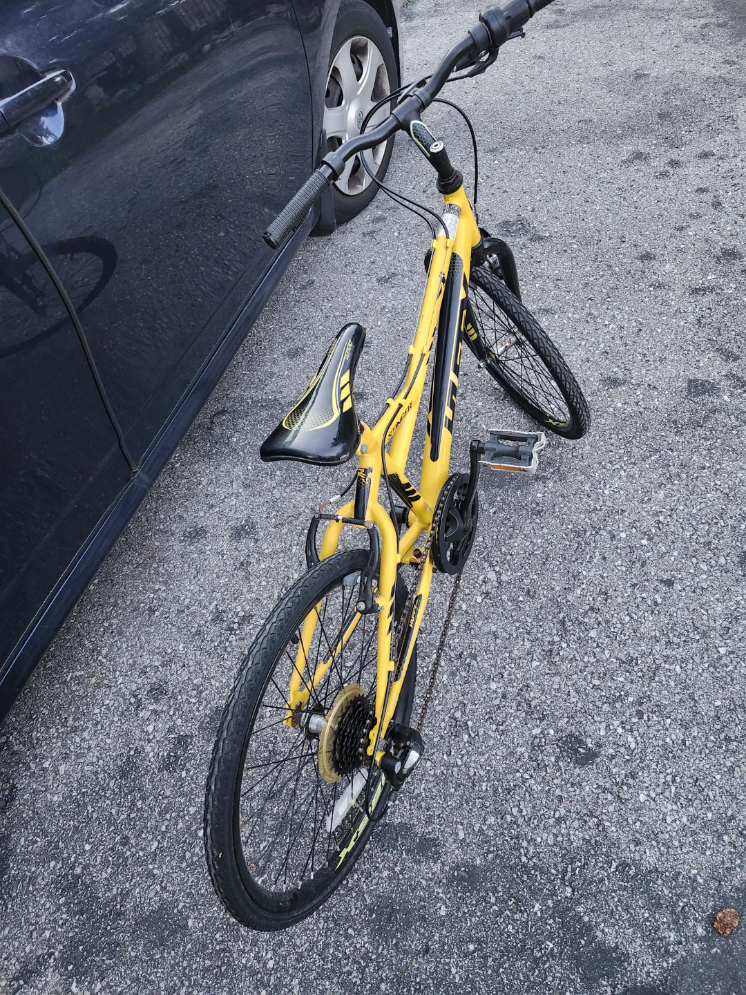 Huffy Stinger Bicycle 20 inch tires great condition - photo 3