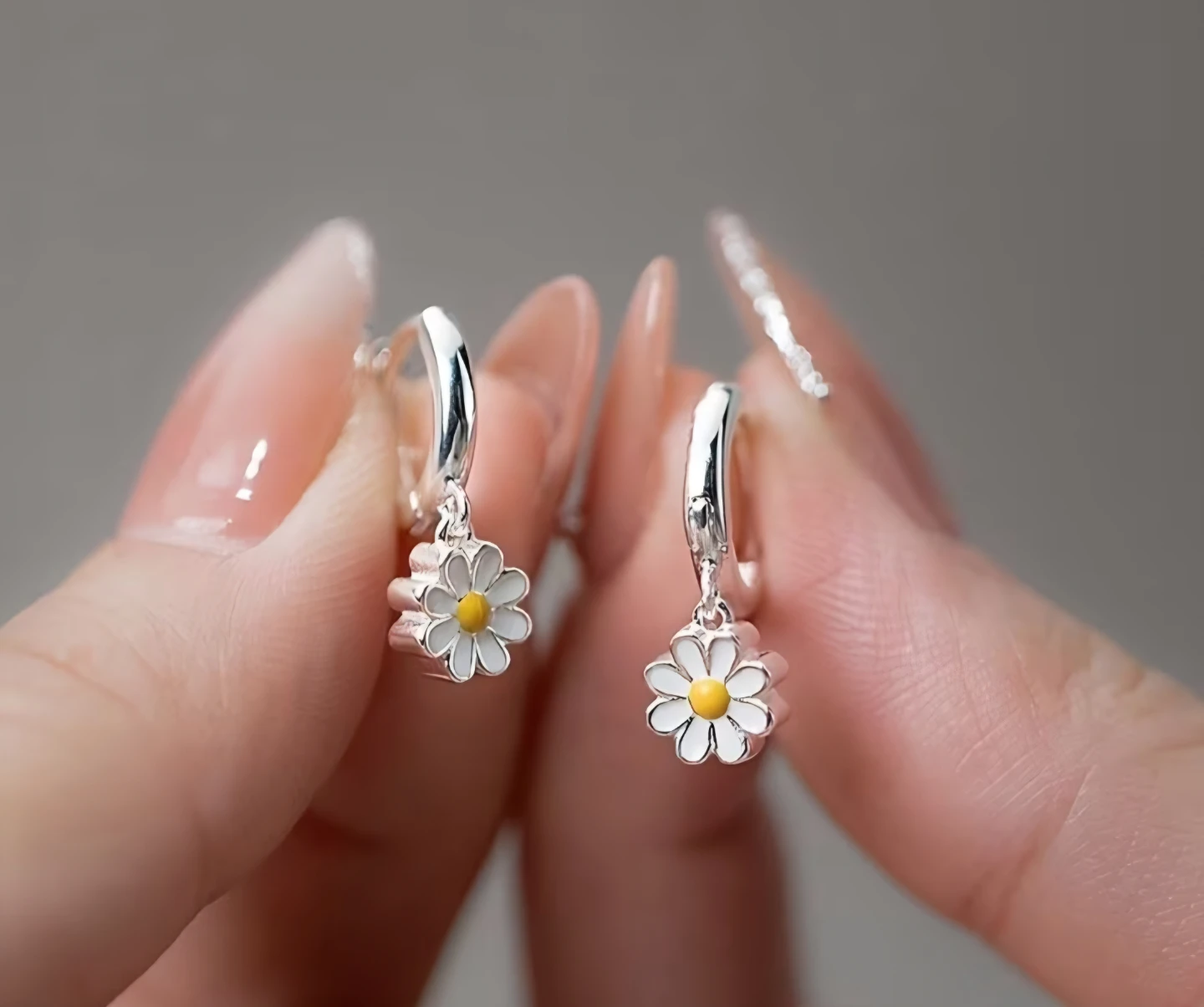 Cute Daisy Pendant Earrings - photo 2