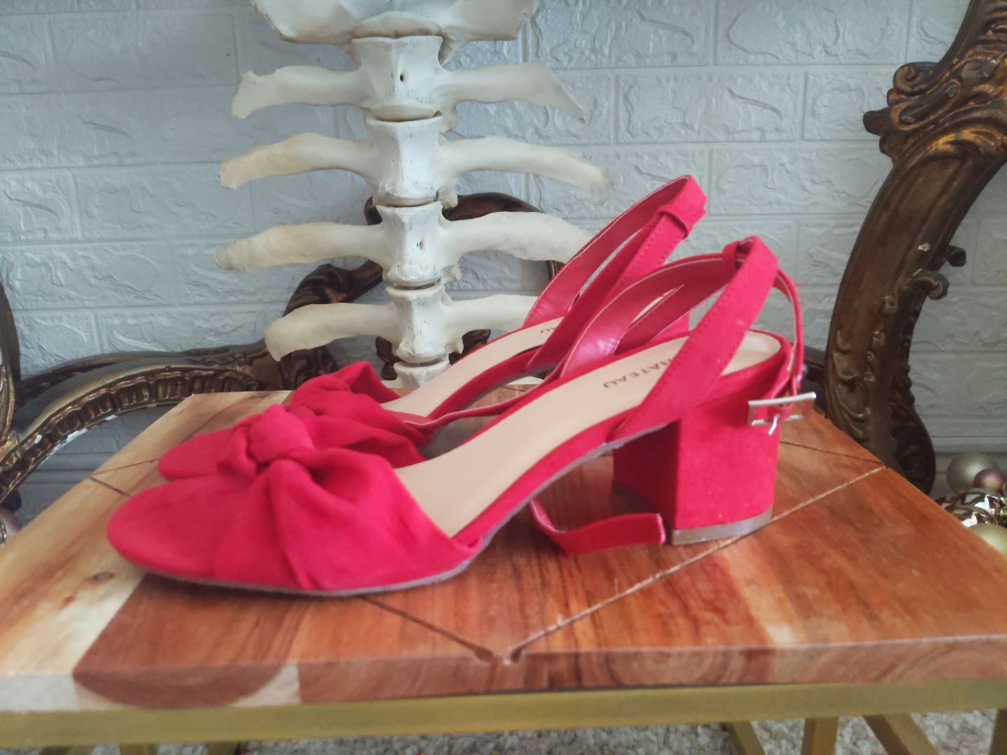 Le Château Red Bow Heel Sandals - Size 8 - photo 3