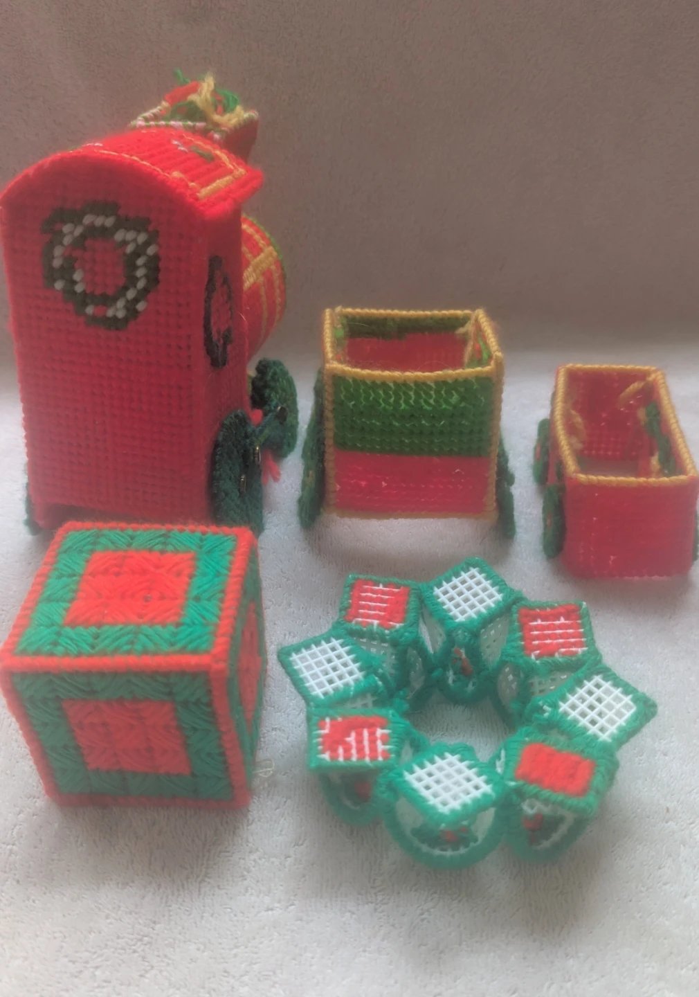 Plastic Canvas Christmas Train Set lot of 5 - photo 3