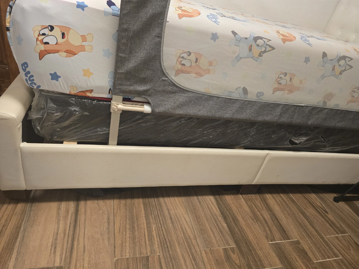 Bed like new only need clean - photo 4
