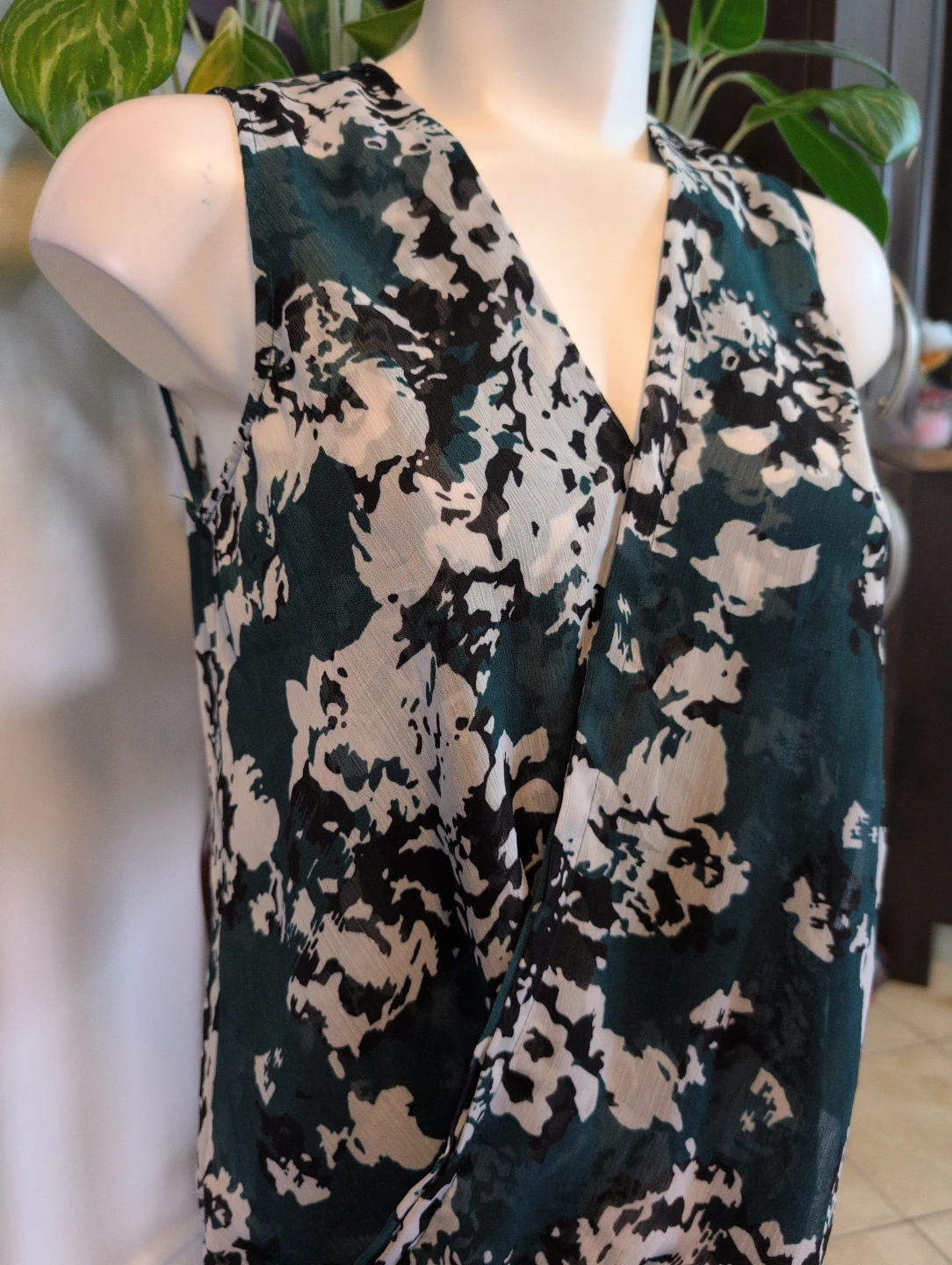 Banana Republic XS Petite Sleeveless Blouse - photo 2