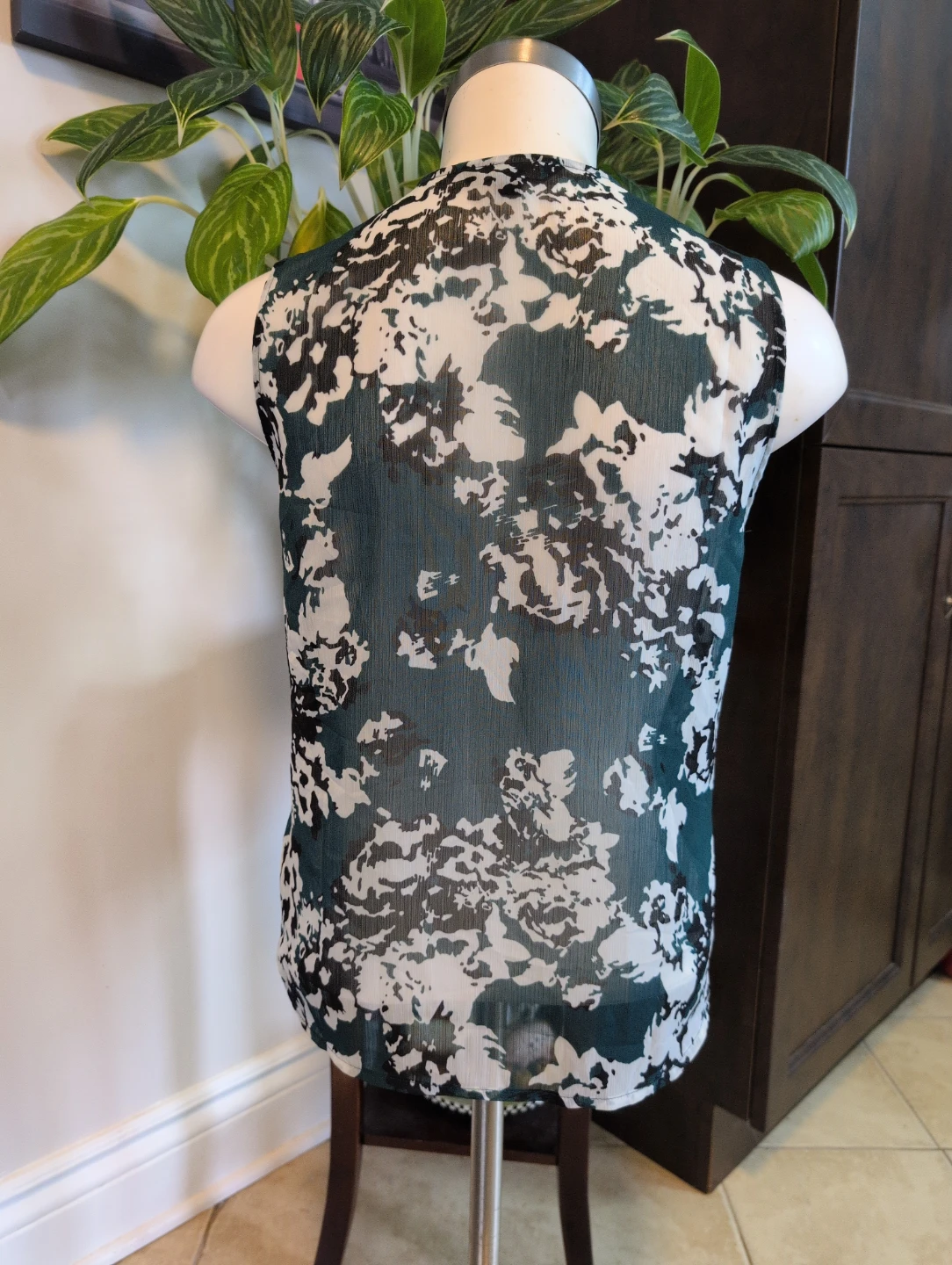 Banana Republic XS Petite Sleeveless Blouse - photo 3