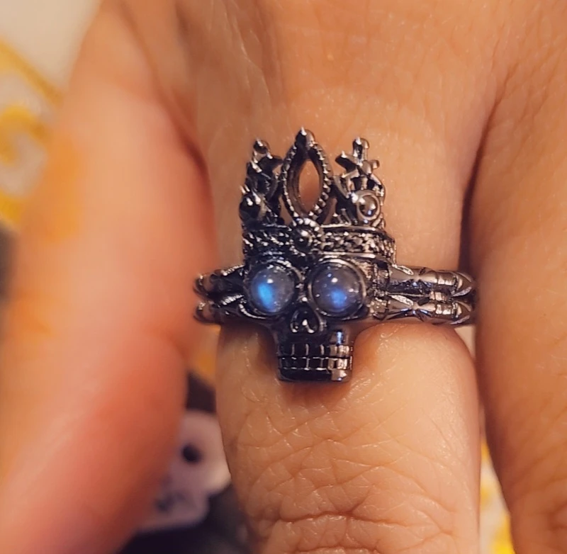 Labradorite gemstones in Skull Crown  ring