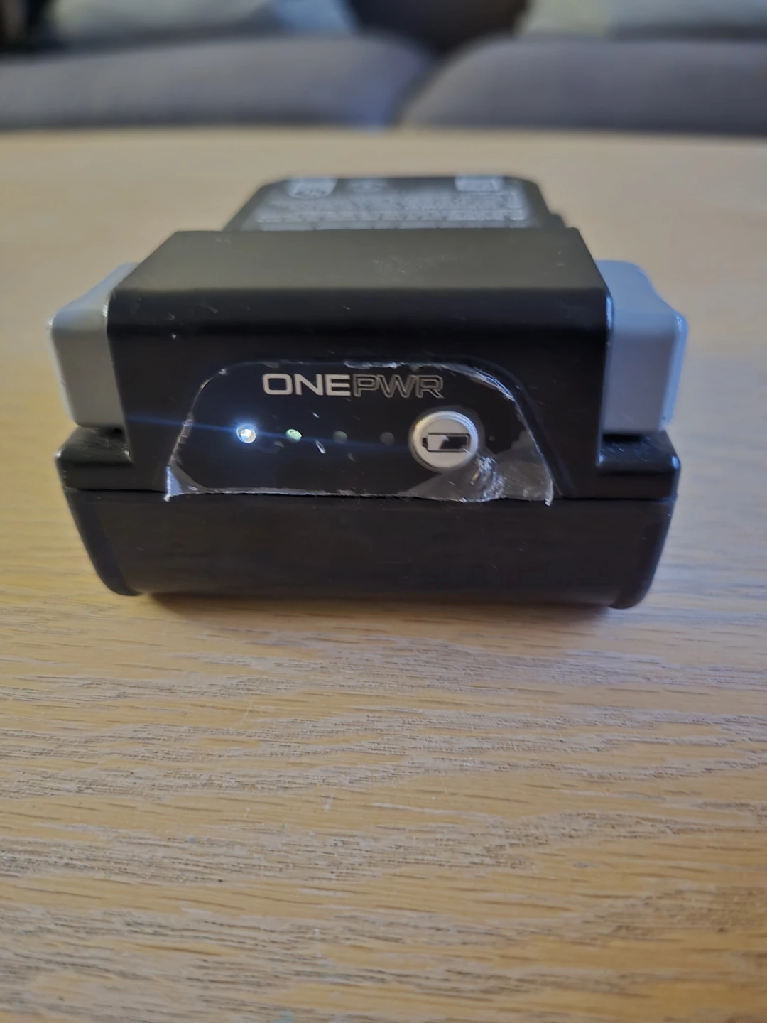 Hoover® ONEPWR™ 4.0 Ah Lithium-Ion Battery - photo 4