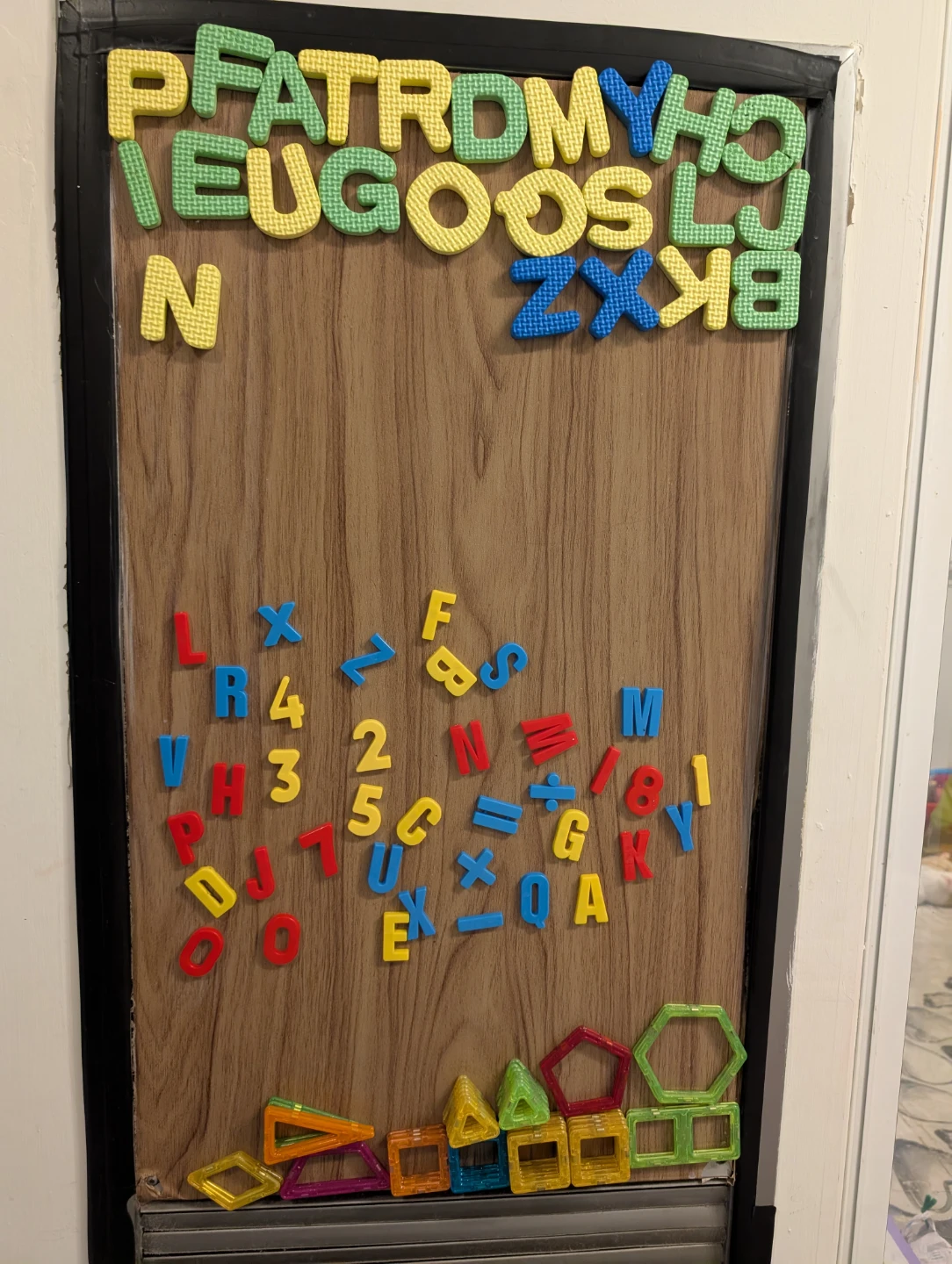 Kids Double-Sided Easel with Magnets - photo 2