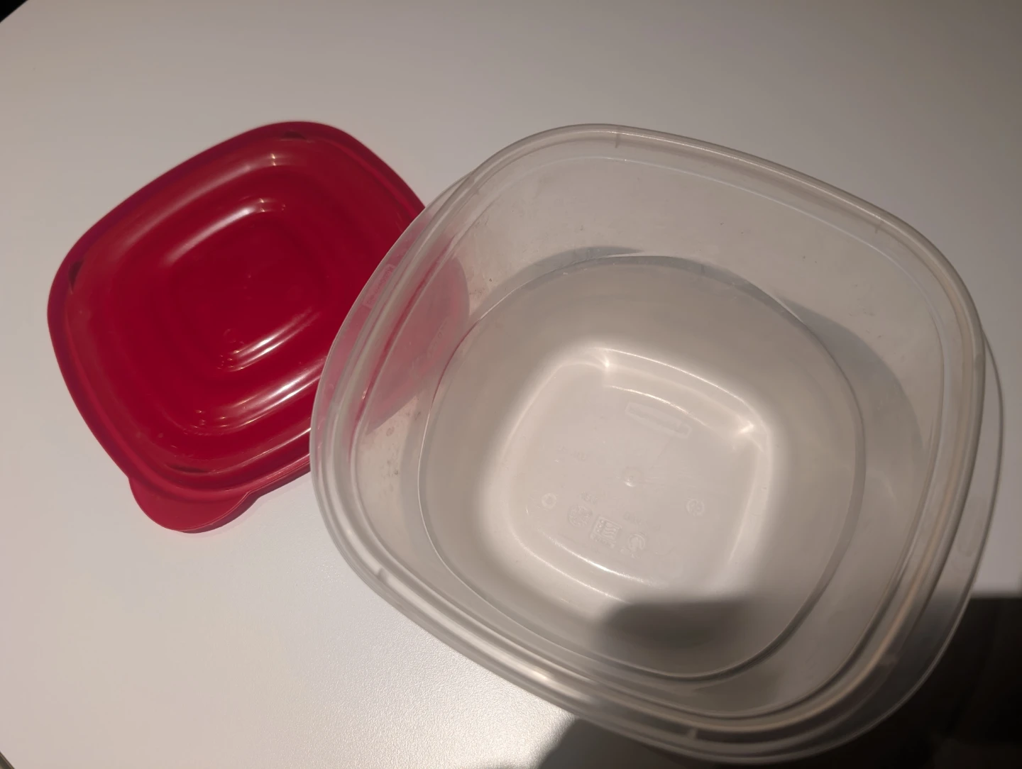 Rubbermaid Food Storage Container - photo 2