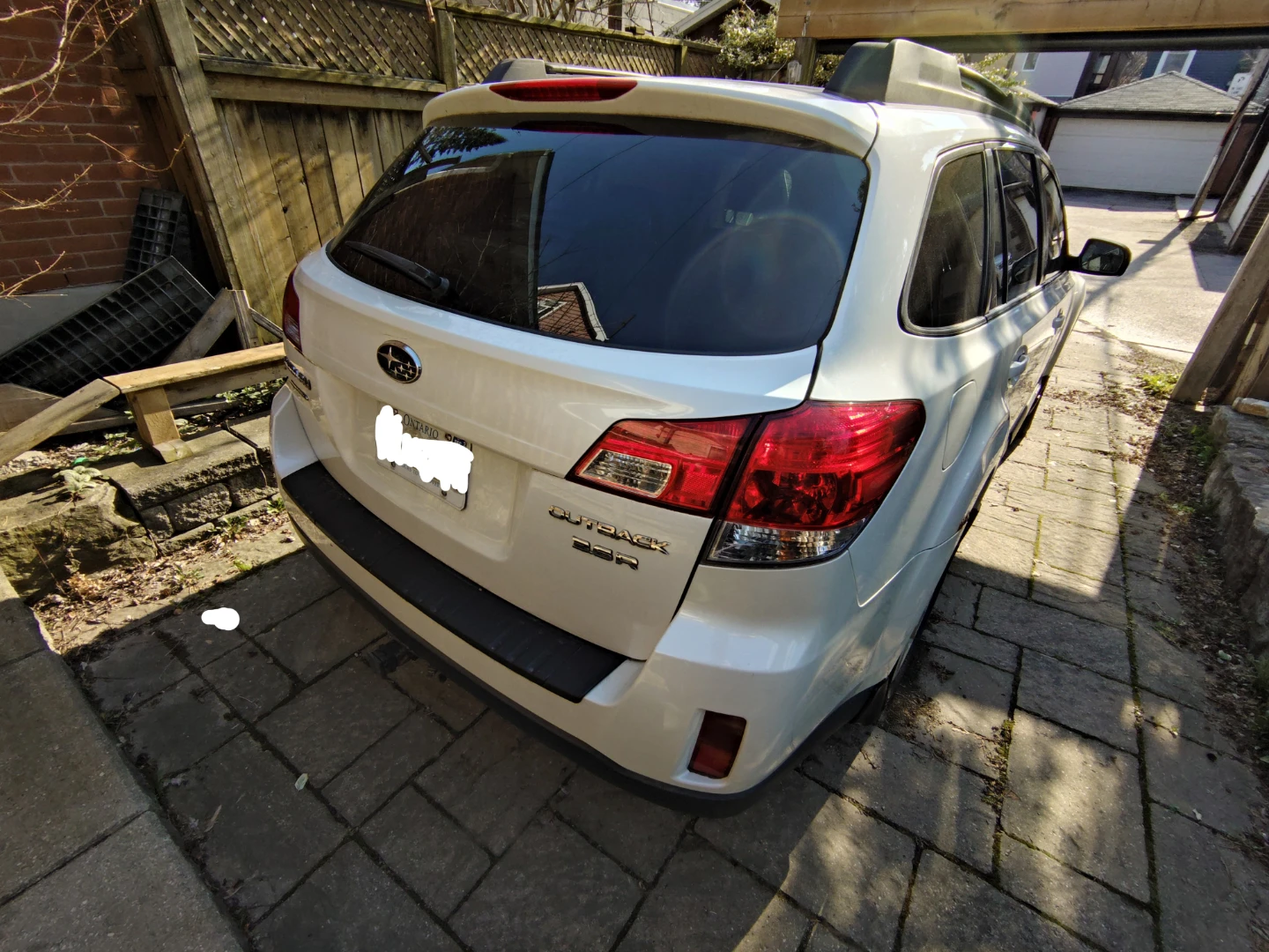 White Subaru Outback 2.5i - photo 2