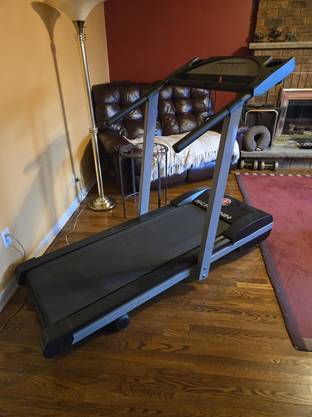 Schwinn 6100.2 Treadmill. Excellent condition. 12 AMP, 115 Volts