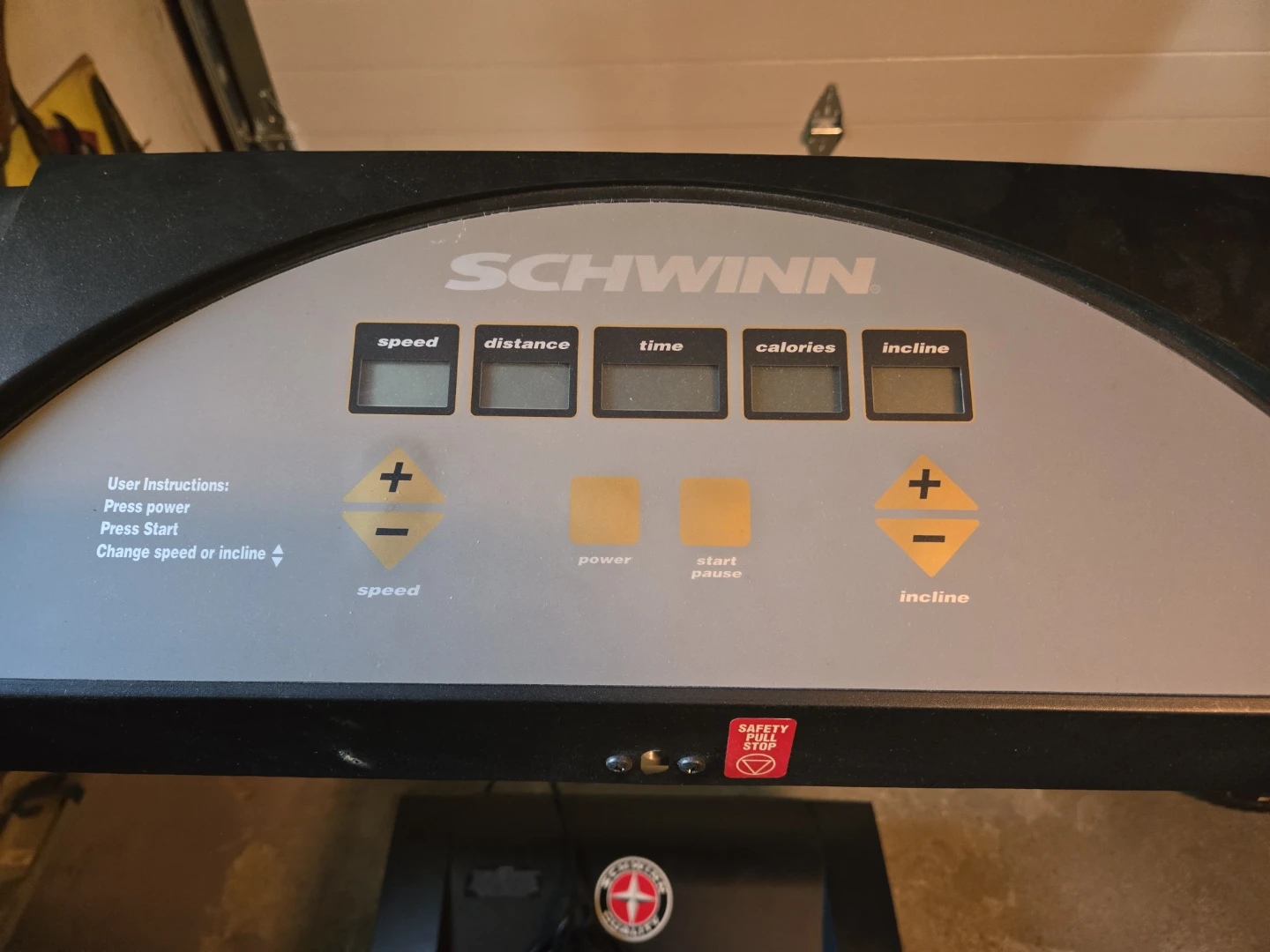 Schwinn 6100.2 Treadmill. Excellent condition. 12 AMP, 115 Volts - photo 3