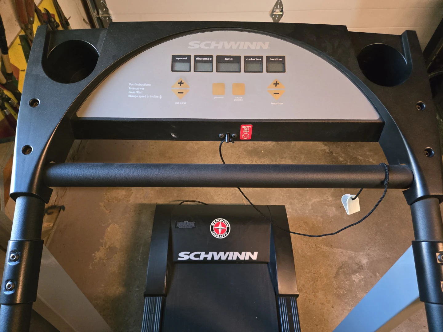 Schwinn 6100.2 Treadmill. Excellent condition. 12 AMP, 115 Volts - photo 4