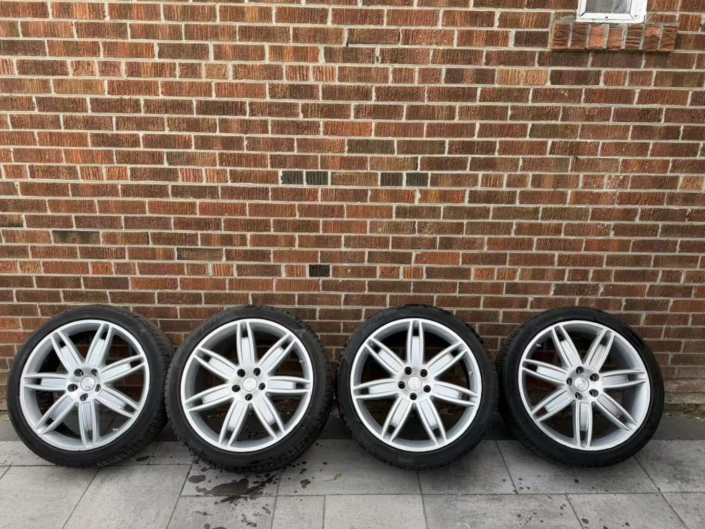 Set of 4 Maserati orignal Wheels with Tires