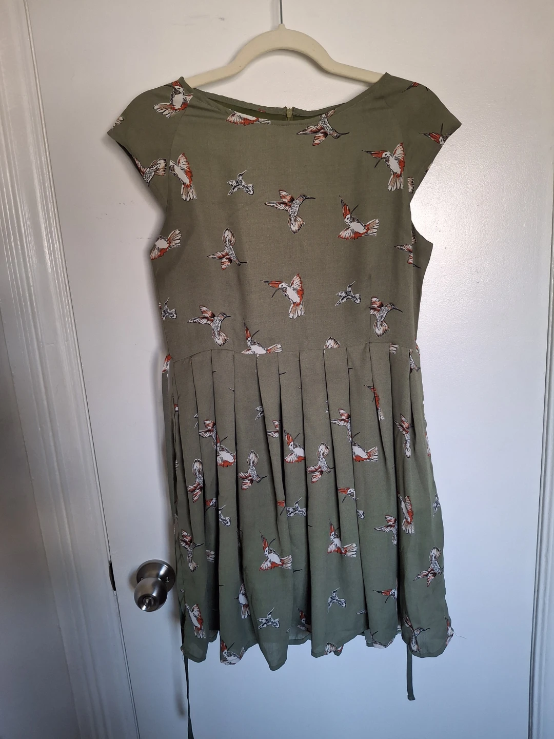 RISQUÉ Women's Green Hummingbird Print Pleated Dress - Size M