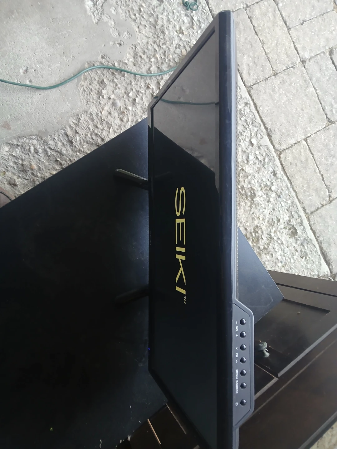 Seiki Black 19" LCD TV - photo 2