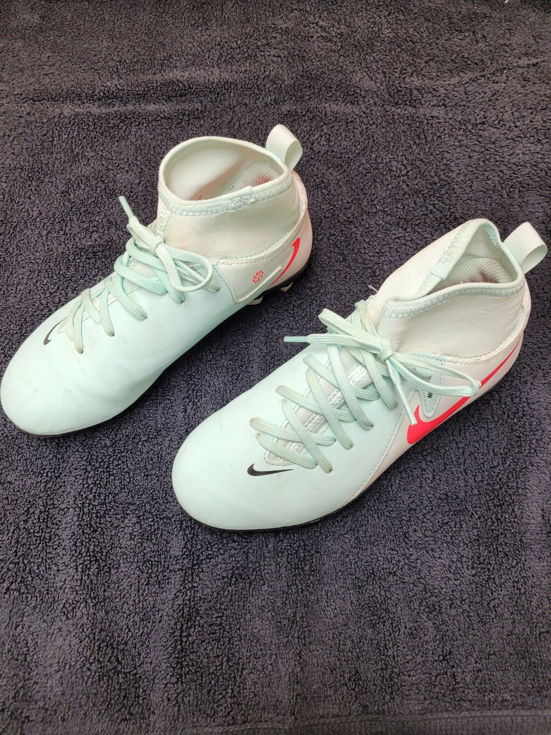 Soccer Cleat Nike Phantom Luna