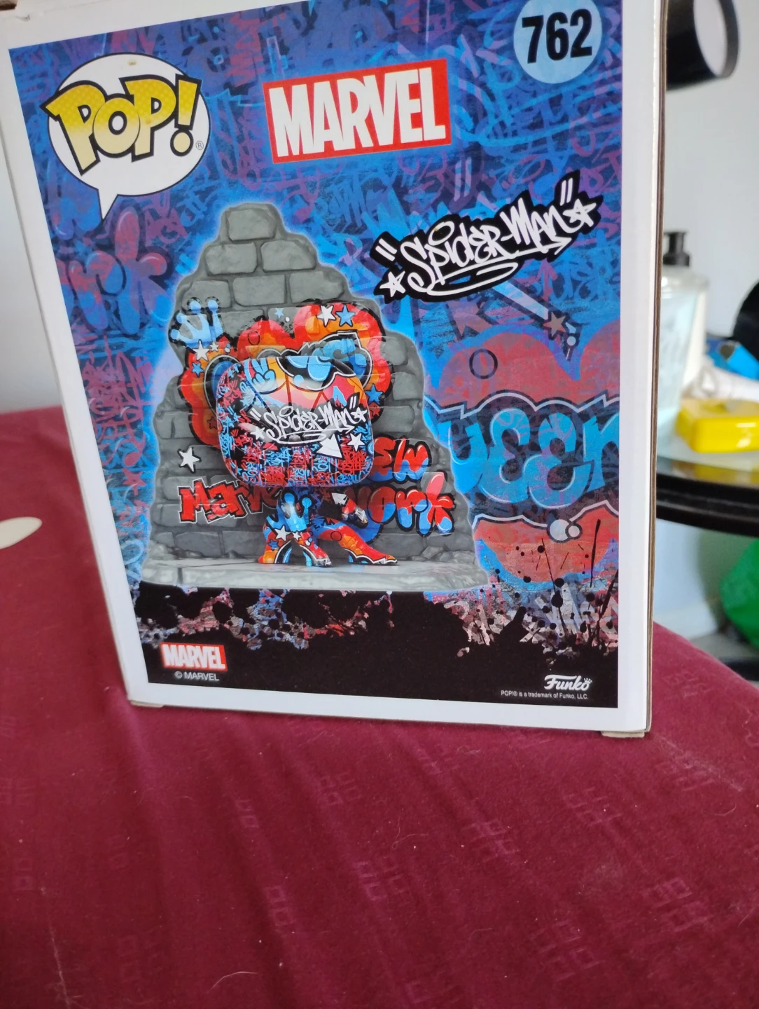 Funko Pop! Marvel Spider-Man 762 Street Art Deluxe - photo 3