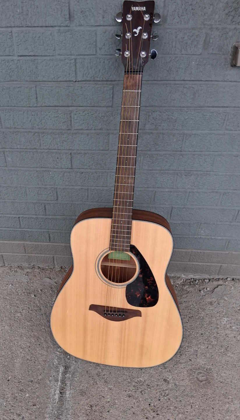 Yamaha Acoustic Guitar